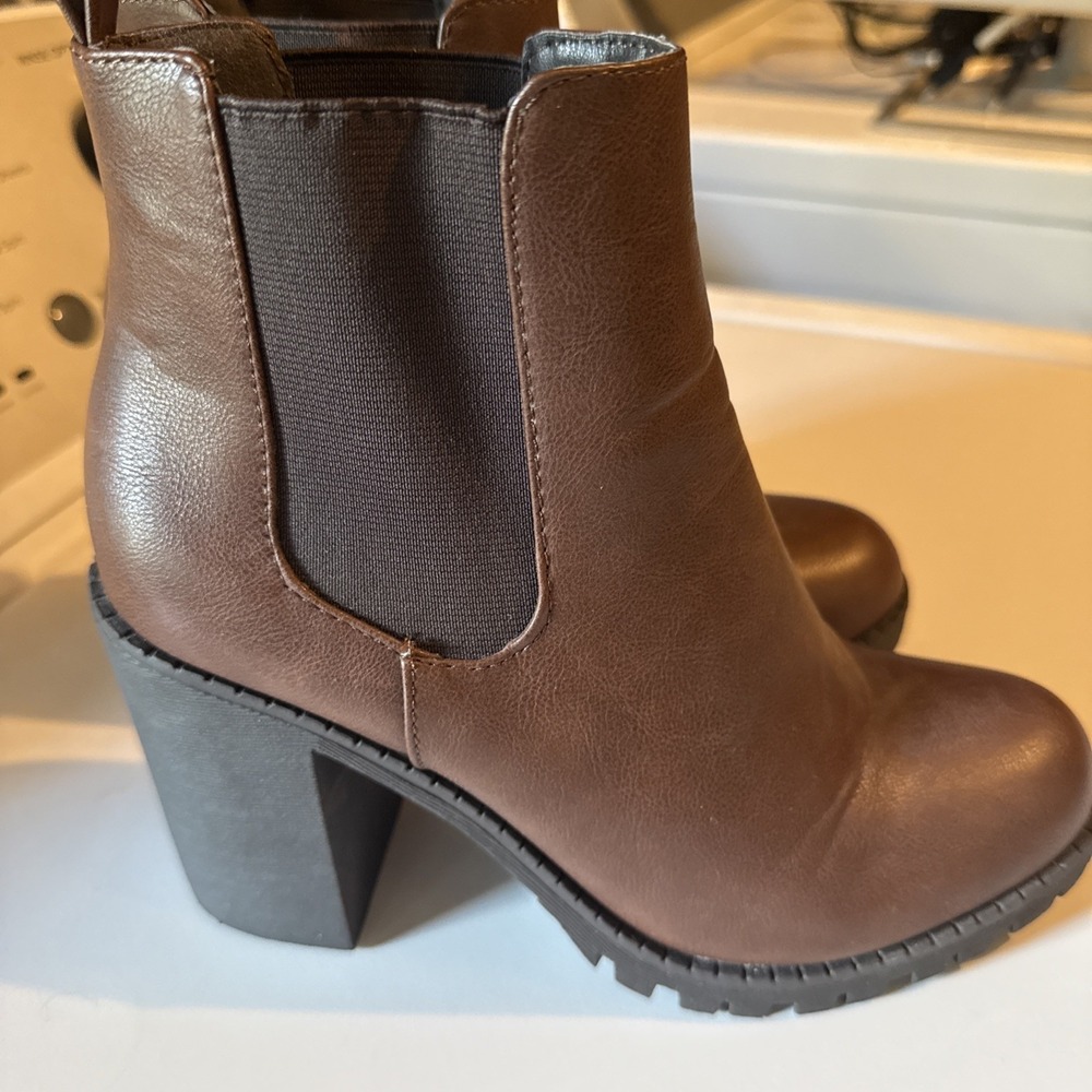 Soda Women Brown Ankle Boots Block Heel Lug Sole Booties Size 8